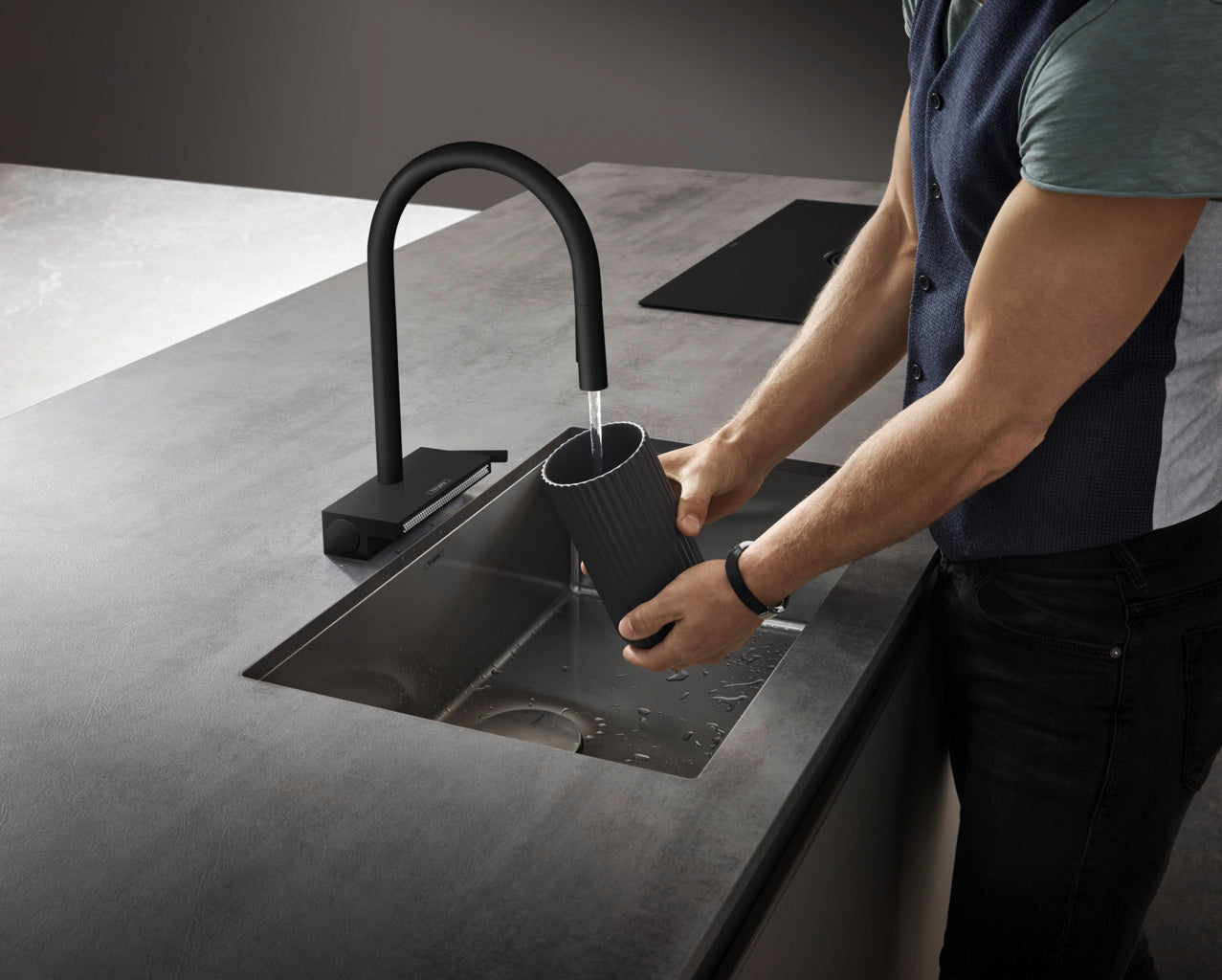 Aquno Select M81 Mezclador Monomando de Cocina Negro Mate con Ducha Extraíble y Escurridor multifuncional Hansgrohe 73837670 Essentials